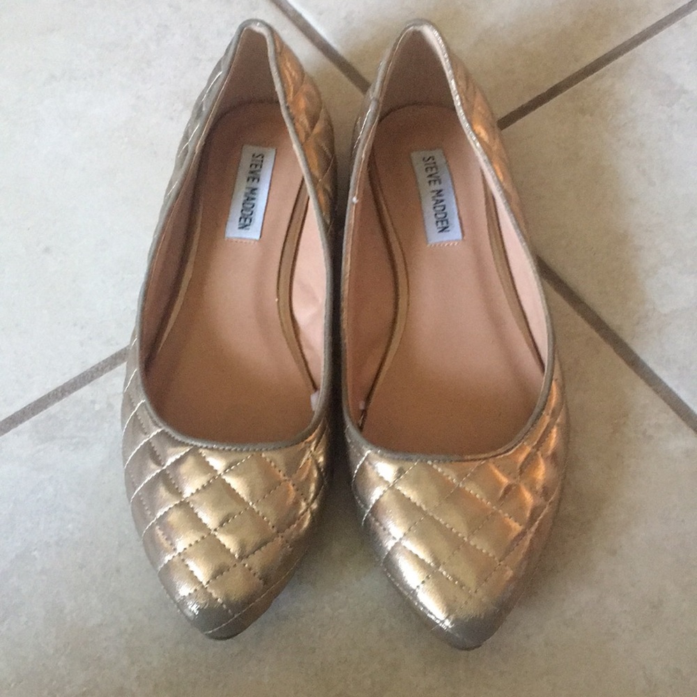 Flats /Gold / Steve Madden